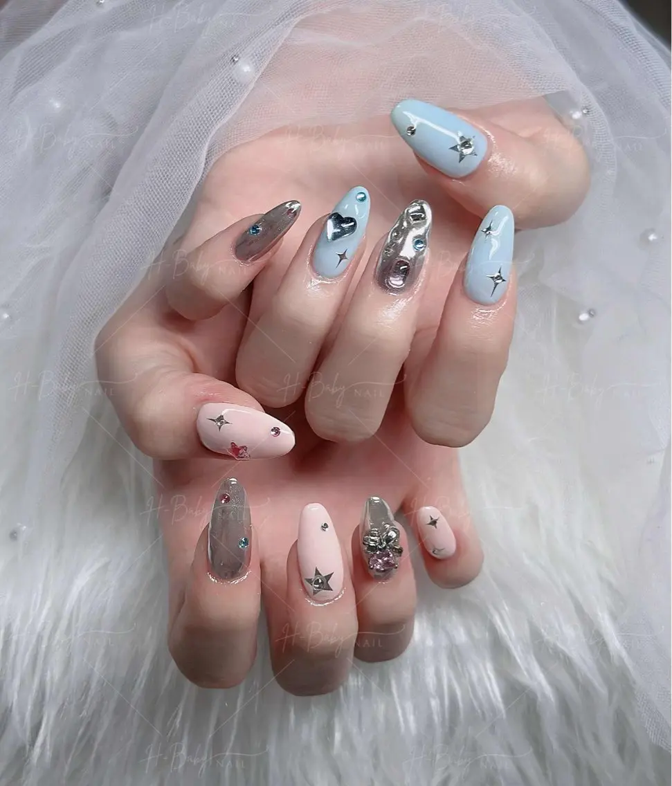ネイル フレンチネイル ジェルネイル ガラスフレンチ ハロウィン ハート H.baby Nail Salonのネイルデザイン