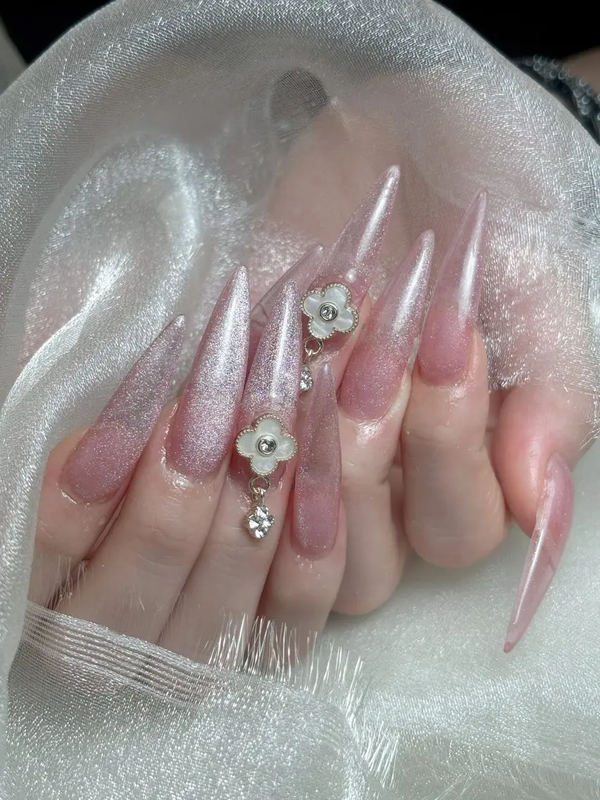 ネイル 里奈 Nailのマツエク・マツパデザイン