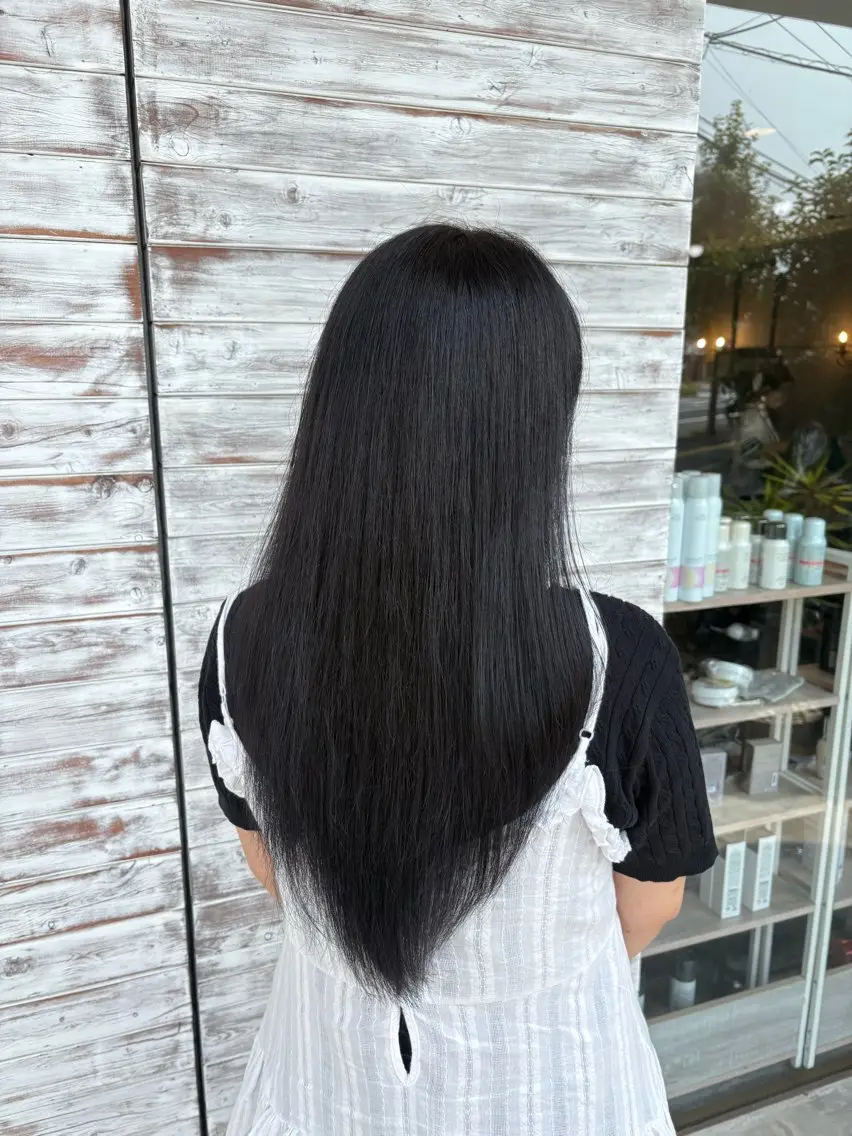 カラー 黒髪 ブルーカラー ブルーブラック ヘアカラー トリートメント 森田 美海のヘアスタイル