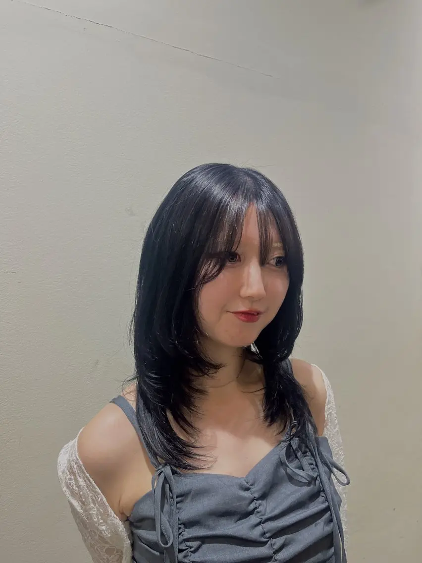 セミロング 顔周りカット レイヤーカット カット ヘアカラー 隈井 鈴のヘアスタイル