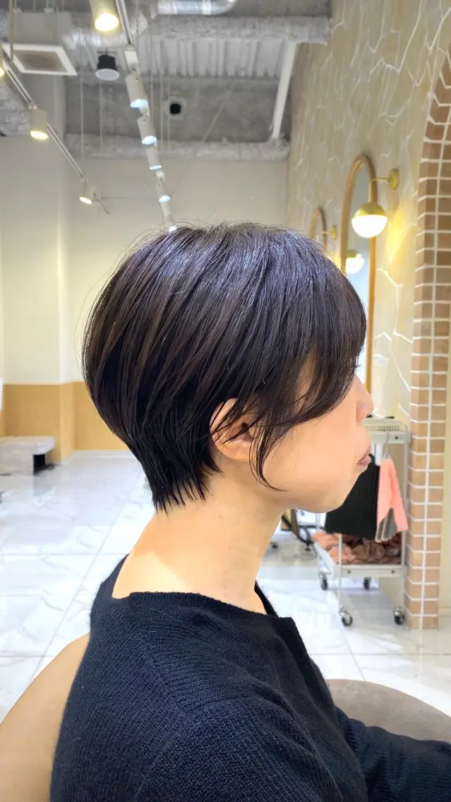 ショート カラー アッシュ くびれヘア ショートヘア 坂井 茅聖のヘアスタイル