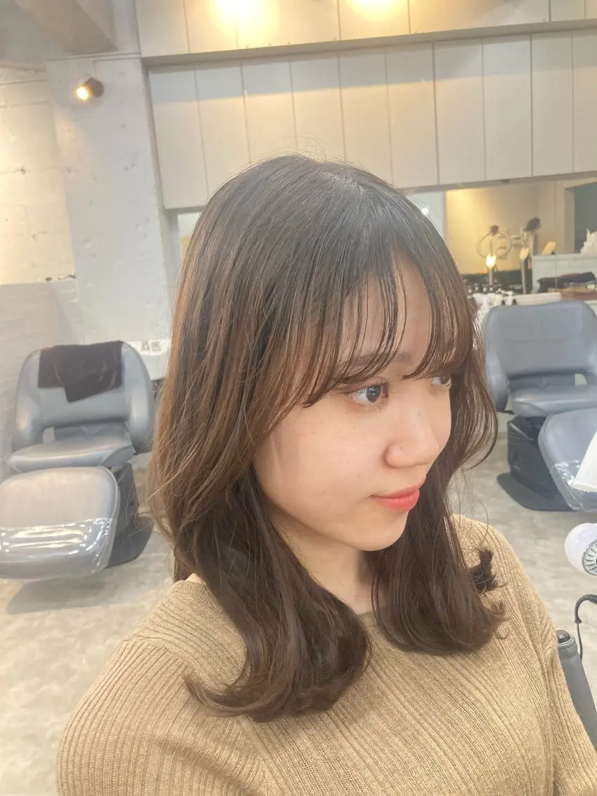 ミディアム ヘアアレンジ 顔周りカット レイヤーカット 久貝 莉子のヘアスタイル