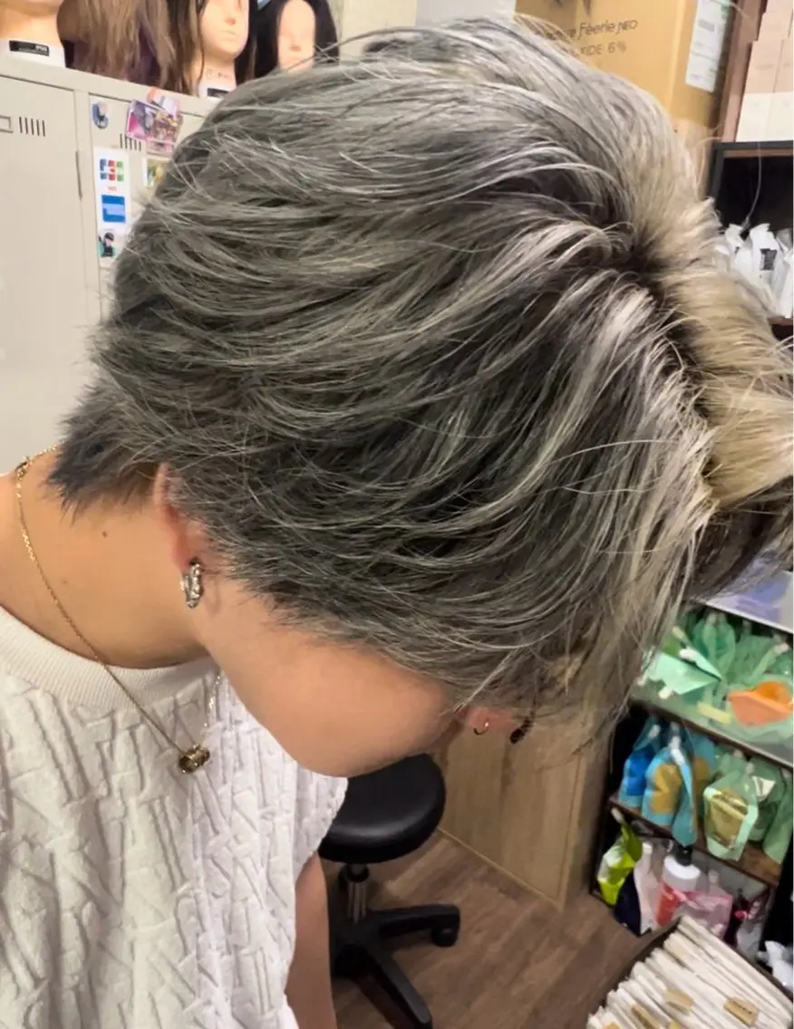 ショート メンズ メンズハイライト ハイライト 山﨑 雅史のヘアスタイル