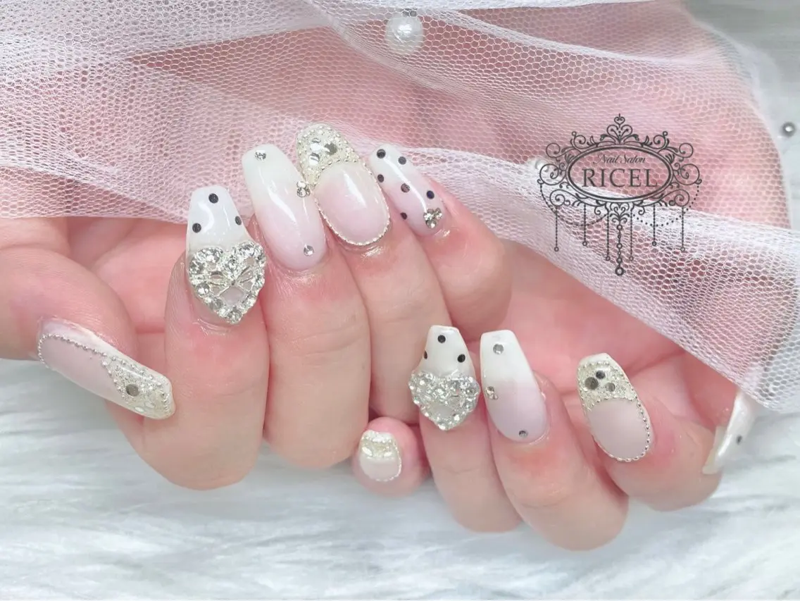 ネイル ドット フレンチネイル 韓国ネイル 持ち込み リボン ハンドネイル NANAMI ︎︎♡のネイルデザイン