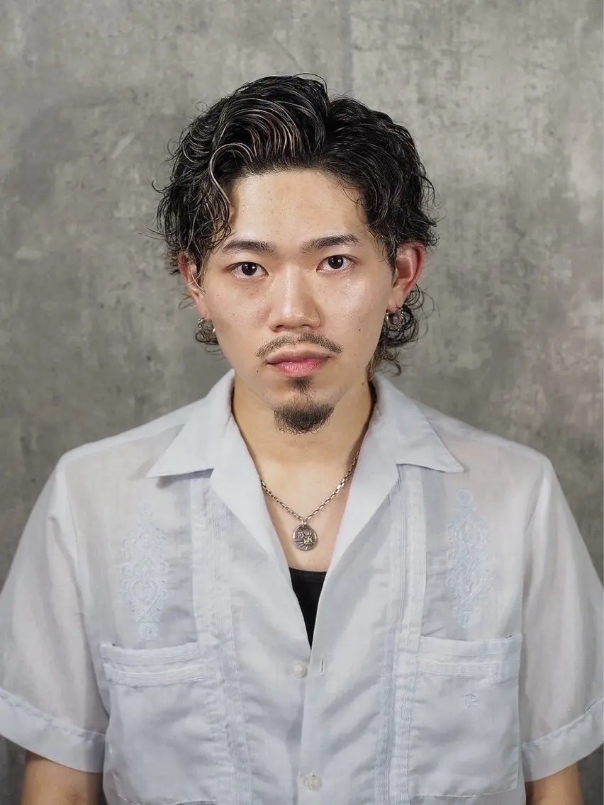 ミディアム 阿賀 佑季のヘアスタイル