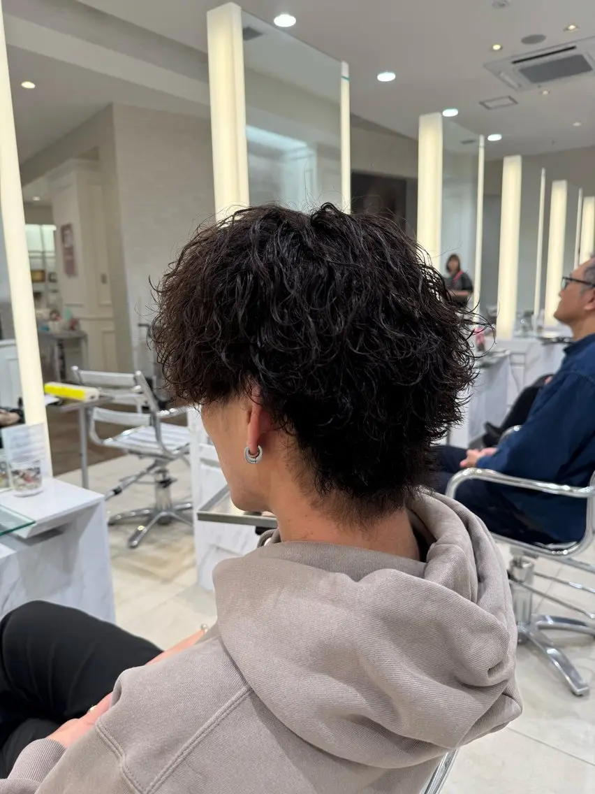 パーマ メンズ カット ヘアカラー パーマ スパイラル波巻き パーマ井本汰壱のヘアスタイル