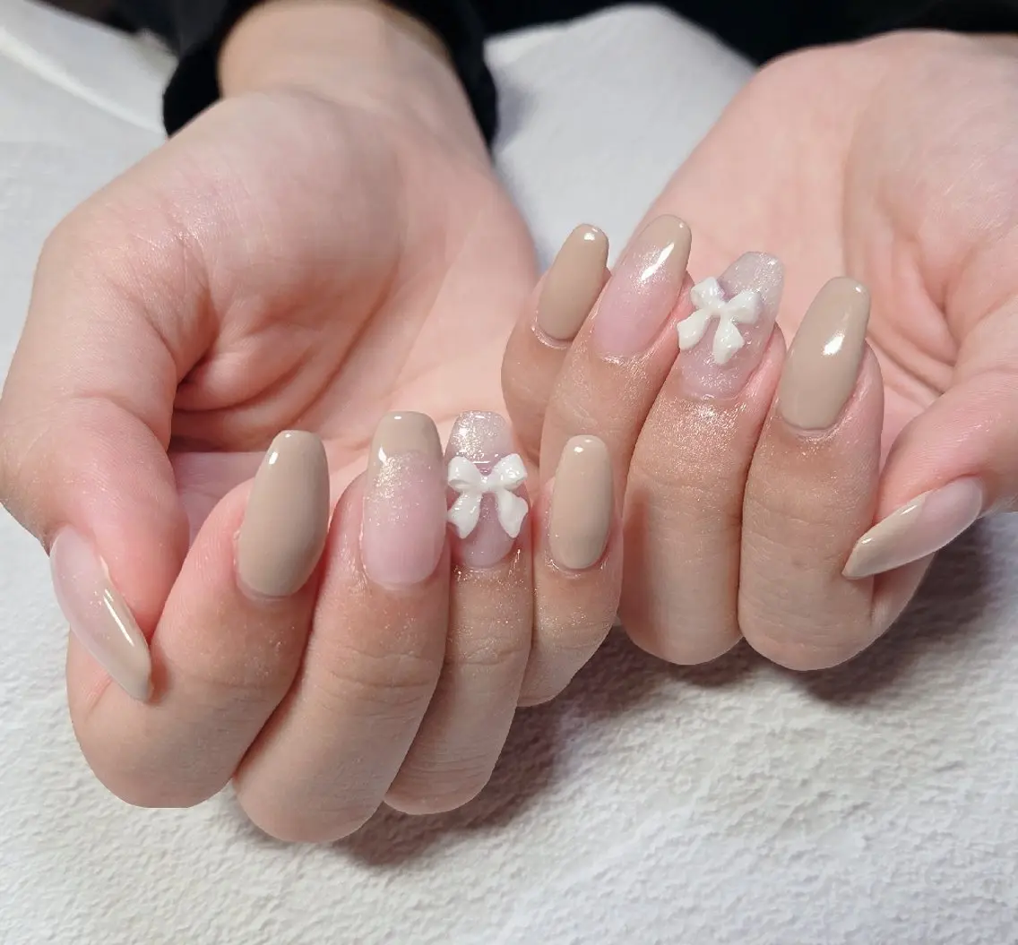 ネイル フレンチネイル ニュアンスネイル 赤色 リボン シンプルネイル ハンドネイル flure de neige yukiのネイルデザイン