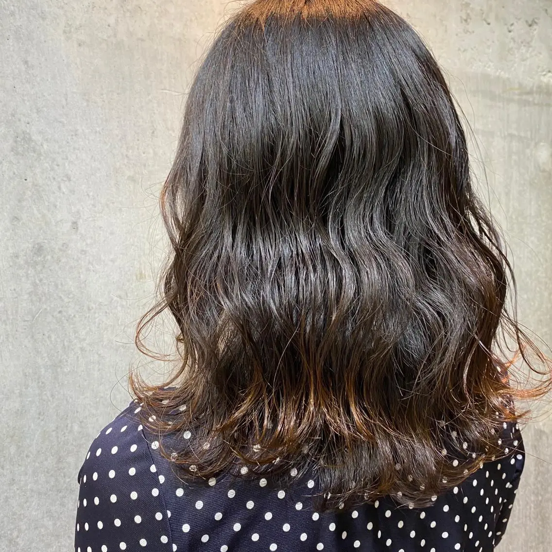 ミディアム mina .のヘアスタイル