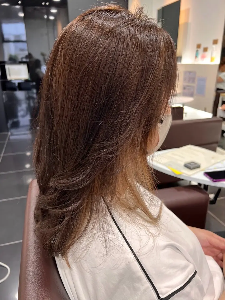 セミロング カラー イヤリングカラー 嶌田 沙紀のヘアスタイル