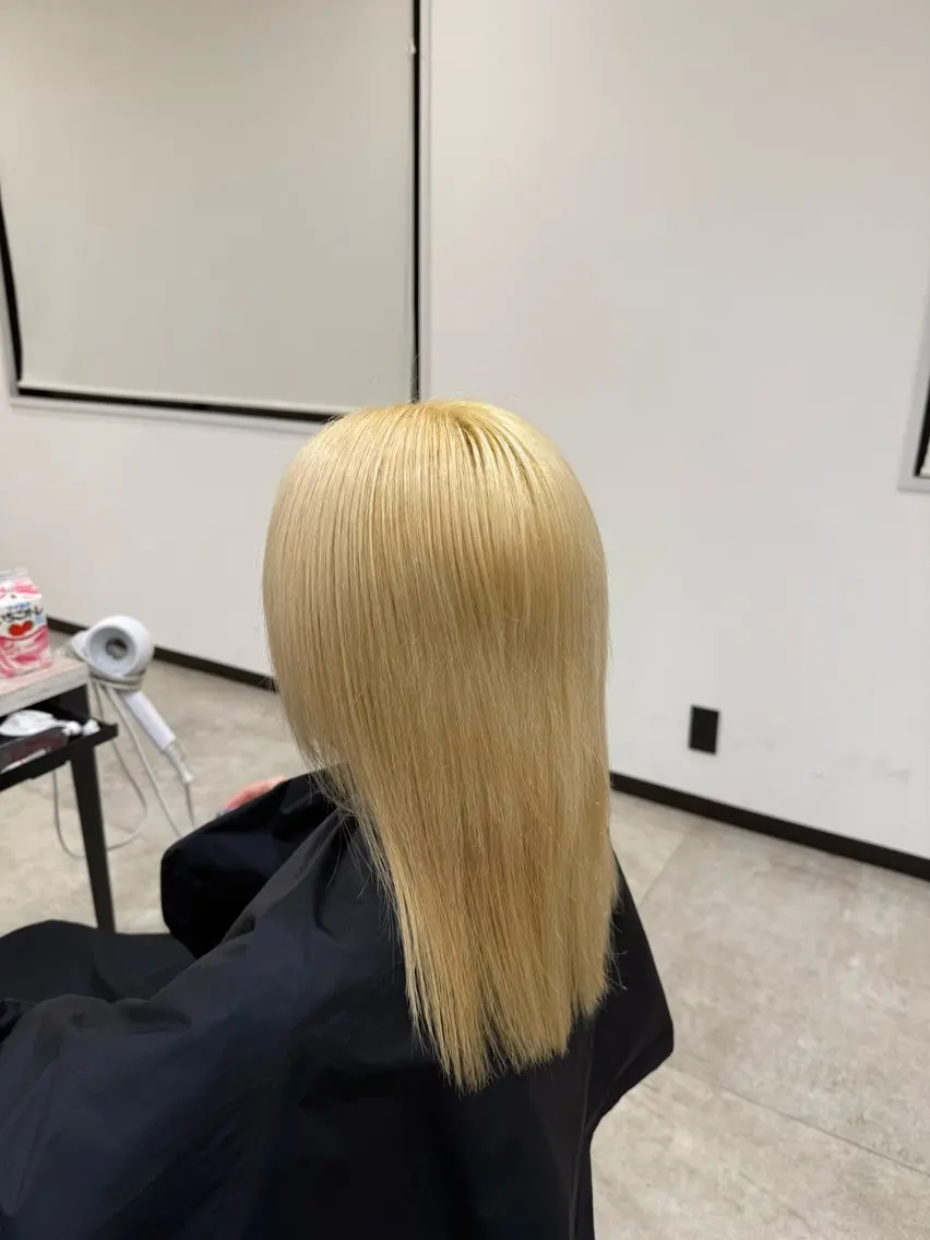 セミロング カラー 抜きっぱなしブロンド ブロンド ヘアカラー ciate山口 TAKUMAのヘアスタイル
