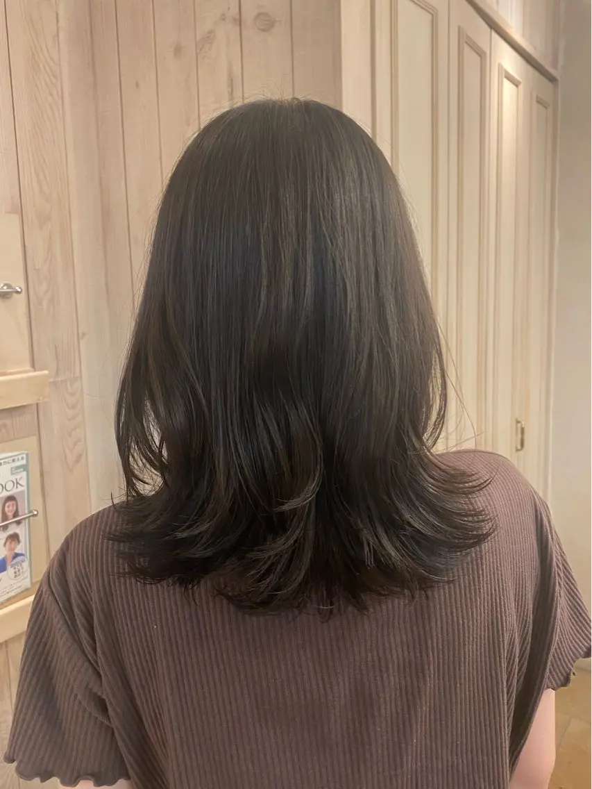 セミロング レイヤーカット 井上 日菜乃のヘアスタイル