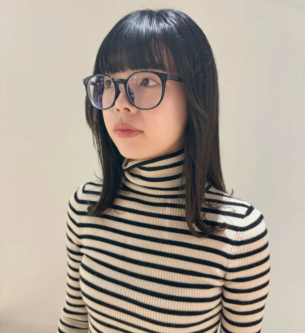セミロング カラー グレージュ レイヤーカット やまもと さえのヘアスタイル