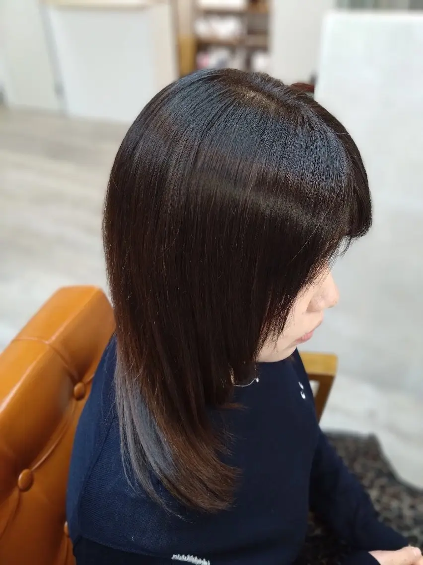 ミディアム 髪質改善 ヘアカラー 縮毛矯正 顔周りカットレイヤー 髪質改善 くまーのヘアスタイル
