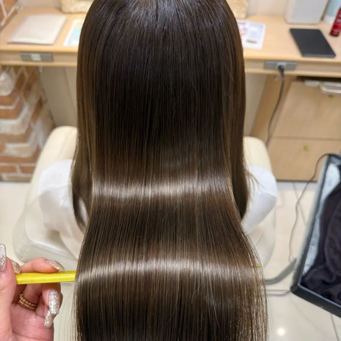 セミロング カラー ヘアカラー トリートメント 店長ハイトーンカラー 柞山史奈のヘアスタイル