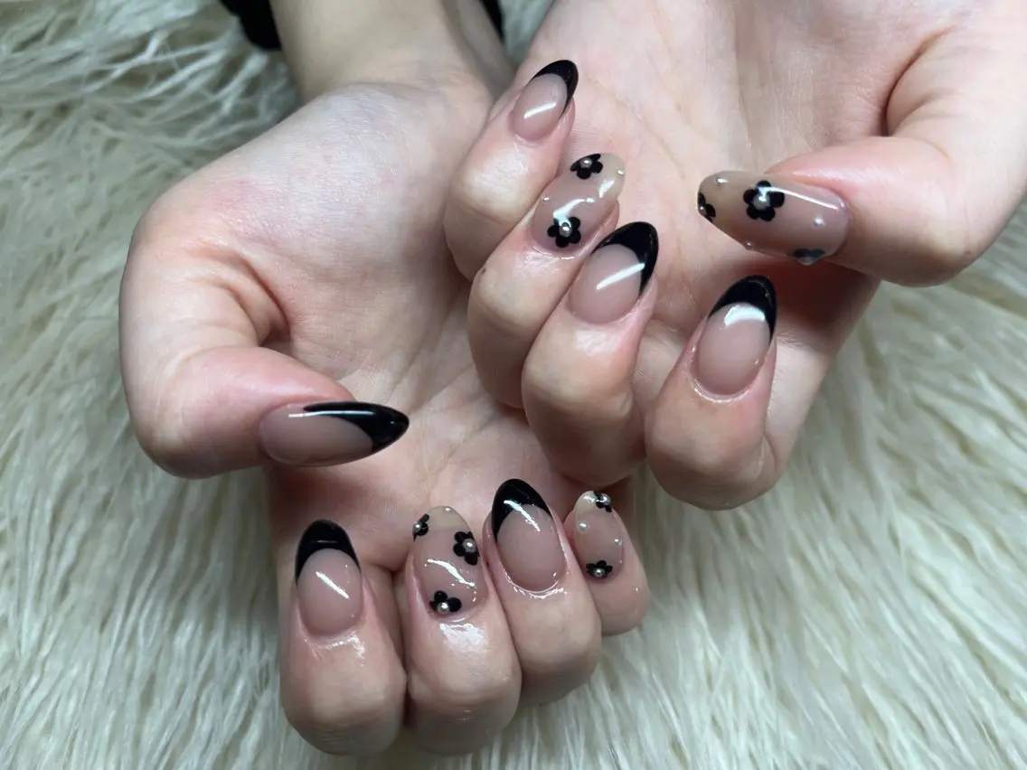 ネイル フレンチネイル ハンドネイル フットネイル Nail salon LuaRのネイルデザイン
