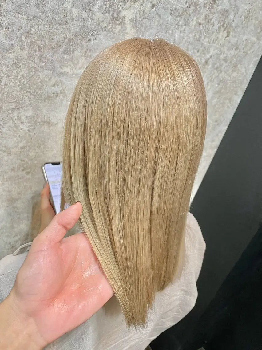 カラー ベージュカラー ダブルカラー ミルクティーベージュ 穐田 航のヘアスタイル