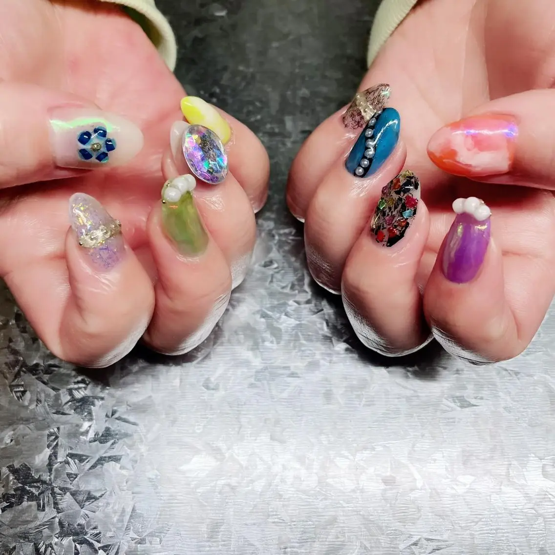 ネイル オーロラネイル 氷ネイル・うるうるネイル 韓国ネイル マグネットネイル ミラーネイル ハンドネイル VOLLMOND nailのネイルデザイン