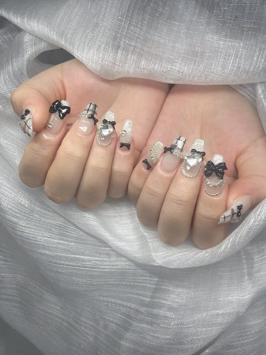 ネイル 長さ出し グラデーション 卒業式 キラキラネイル マグネットネイル ハンドネイル Lee Nailsのネイルデザイン