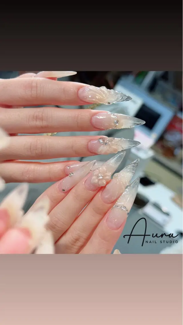 ネイル アートネイル 長さ出し ジェルネイル 韓国ネイル 持ち込み ハンドネイル Aura Nail Studioのネイルデザイン