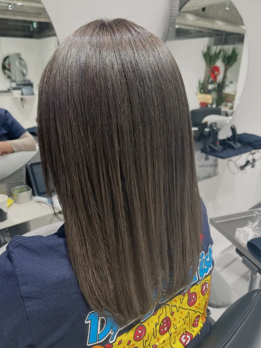 ミディアム カラー ブリーチ グレージュ 髪質改善 WISTERIA P LUS1 ikumiのヘアスタイル