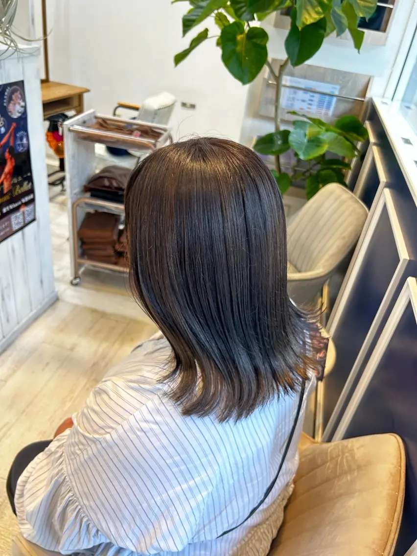 ミディアム 外ハネヘア ヘアカラー トリートメント 大槻 ハルカのヘアスタイル