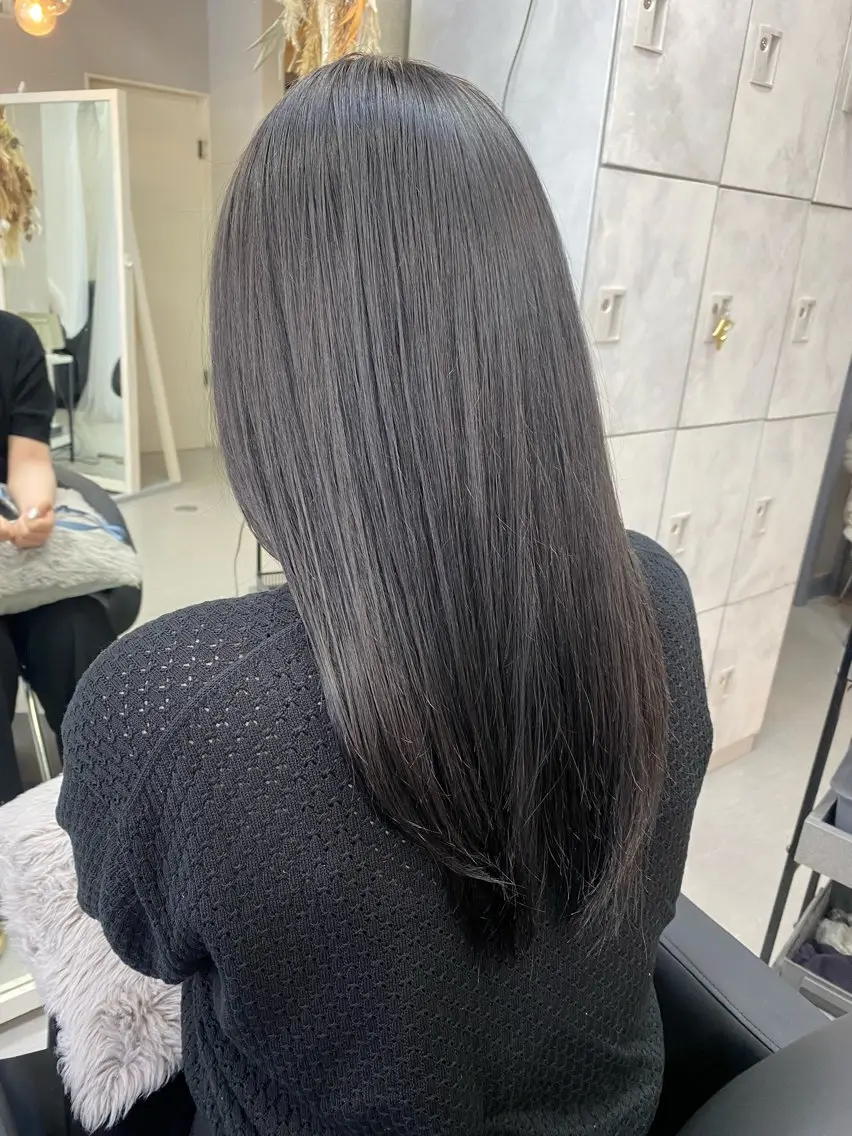 カラー 黒髪 グレーブラック XELM高崎 🤍Kyokaのヘアスタイル