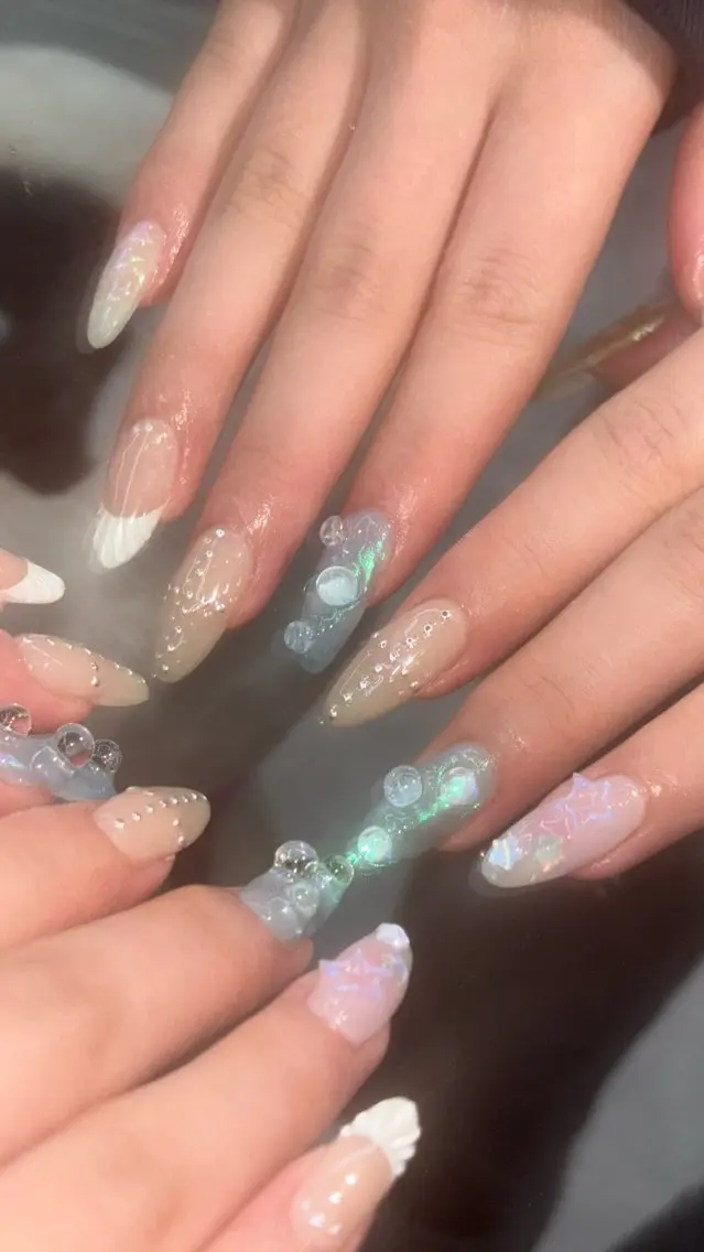 ネイル オーロラネイル フレンチネイル ガーリー 韓国ネイル ミラーネイル ハンドネイル ꒰ঌheaven໒꒱ chieのネイルデザイン
