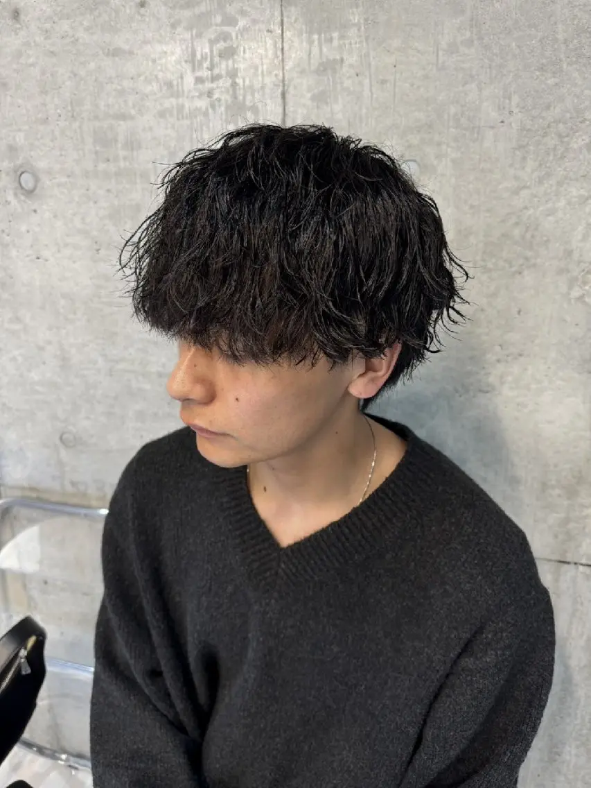 パーマ メンズ 地雷系🎀ハイトーン 💙荒川結星のヘアスタイル