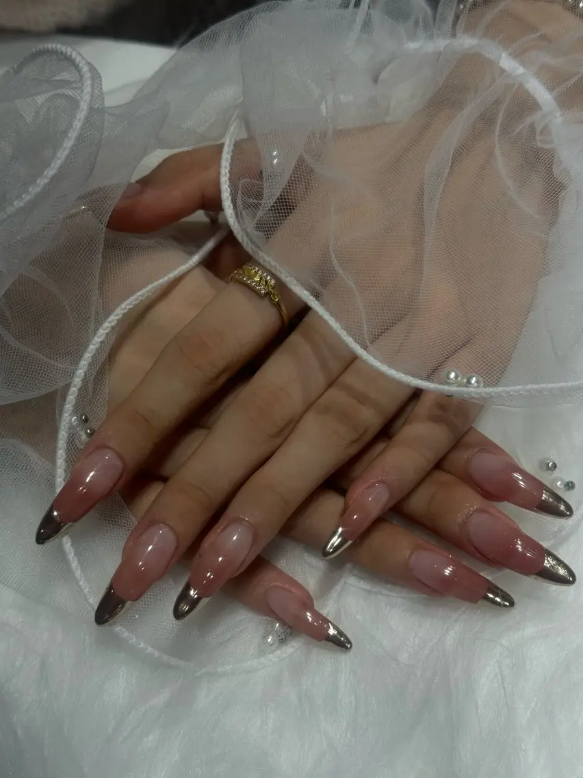 ネイル ブラウン フレンチネイル ゴールド グラデーション ミラーネイル ハンドネイル KOTORA NAILのネイルデザイン