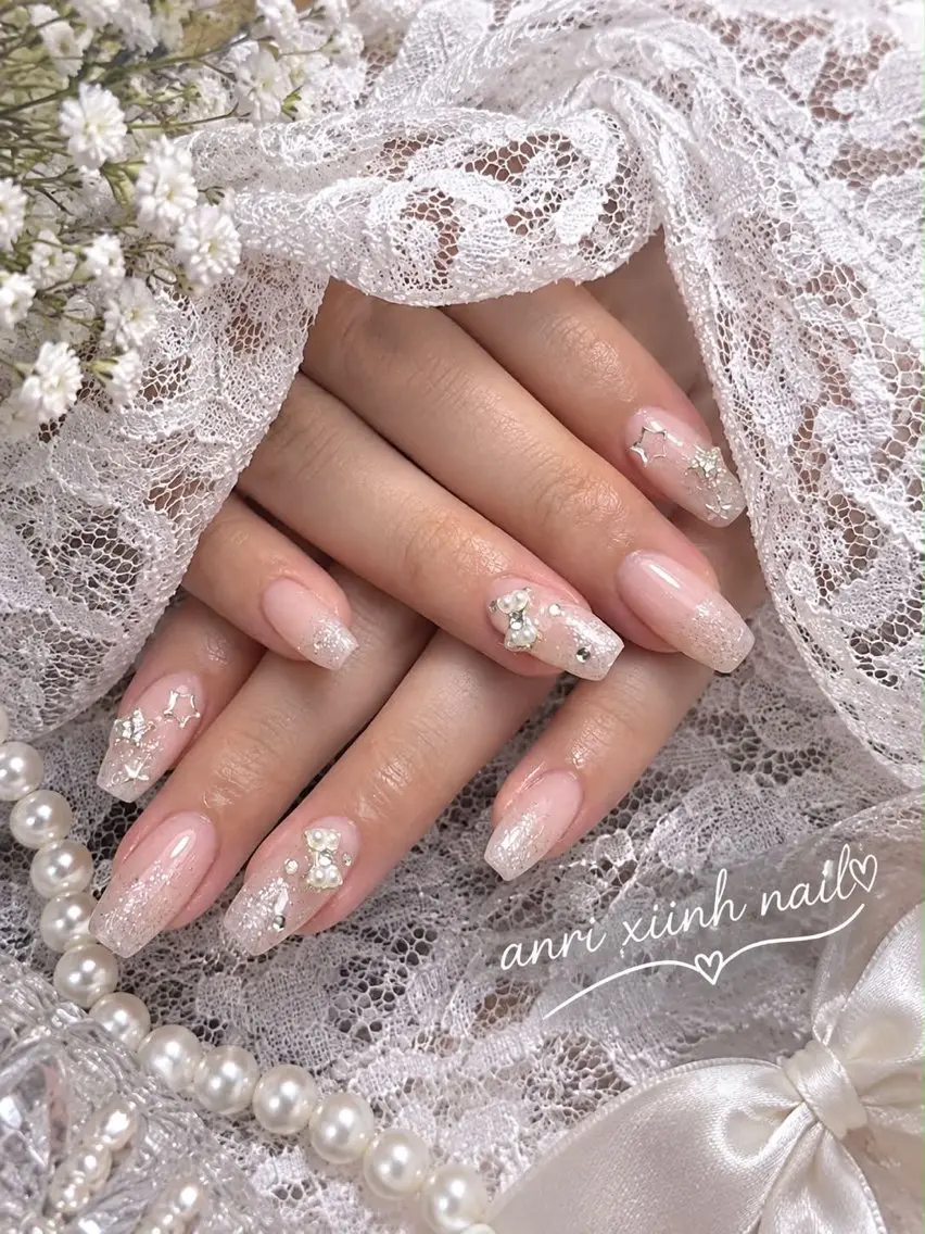 ネイル チークネイル 長さ出し フットネイル ジェルネイル 卒業式 𝓐𝓷𝓻𝓲 XiinhNailのネイルデザイン