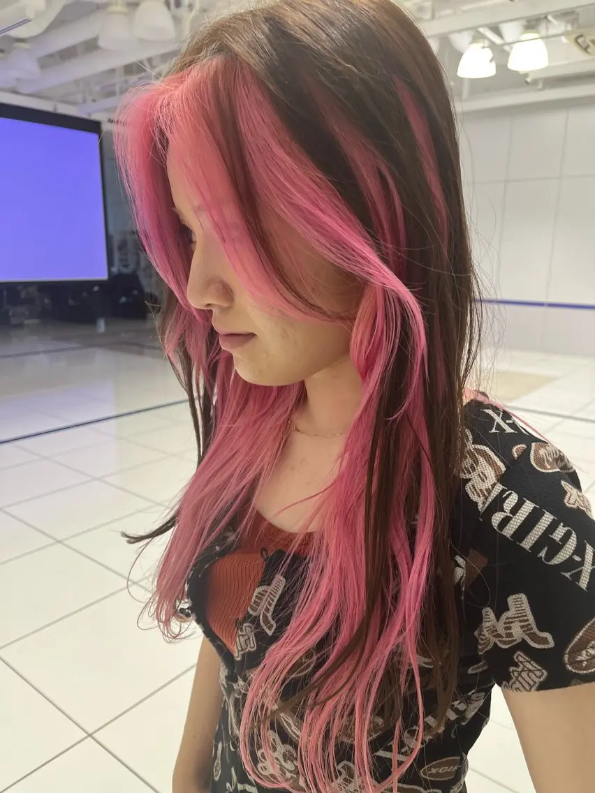セミロング カラー ブリーチ ピンクカラー カット ヘアカラー トリートメント 髪質改善/ハイトーン カラー/久保田彰のヘアスタイル