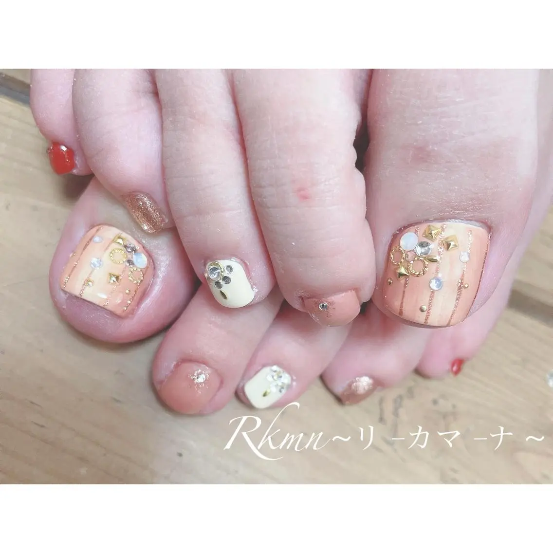 ネイル アートネイル フットネイル フレンチネイル ジェルネイル グラデーション ハンドネイル フットネイル ハンドケア Rkmn ~リ-カマ-ナ~のネイルデザイン