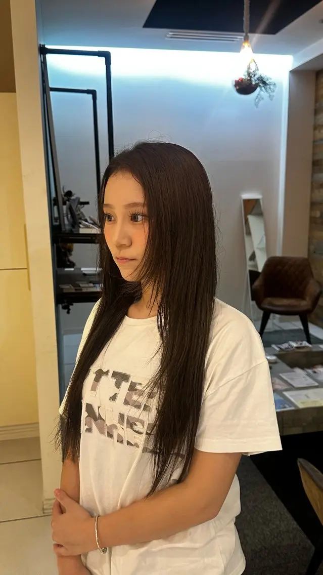 ロング カラー ブリーチ 透明感カラー ブリーチなしカラー ヘアカラー カラーモデル🍒/ 長久手/パーマモデルのヘアスタイル
