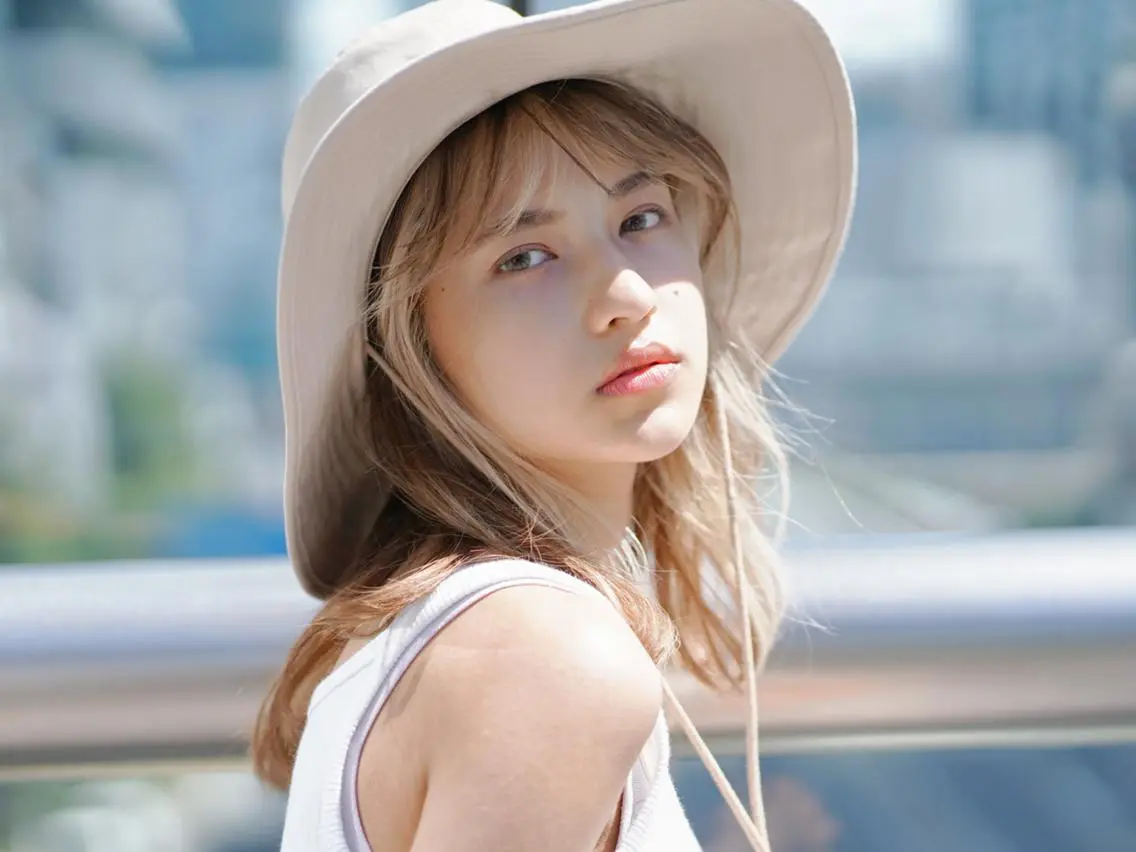 セミロング カラー パーマ ヘアアレンジ アディクシーカラー アッシュ バレイヤージュ ベージュカラー ブリーチ newi grande 横浜店のヘアスタイル
