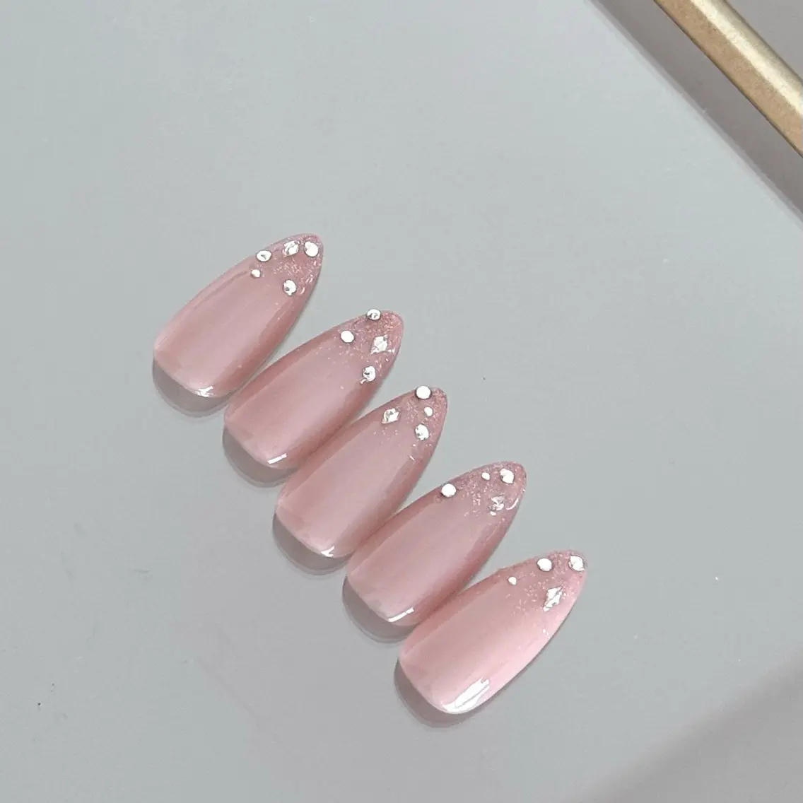 ネイル グラデーション ラメ(グリッター) ラメグラデーション オフィスネイル ピンク ハンドネイル s_ nail8のネイルデザイン