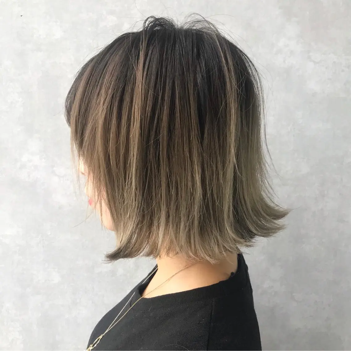 ショート カラー ブリーチ ブルーカラー ネイビーカラー タンバルモリ ムルギョル巻き K-POP好き美容師 🇰🇷Kai.Yのヘアスタイル