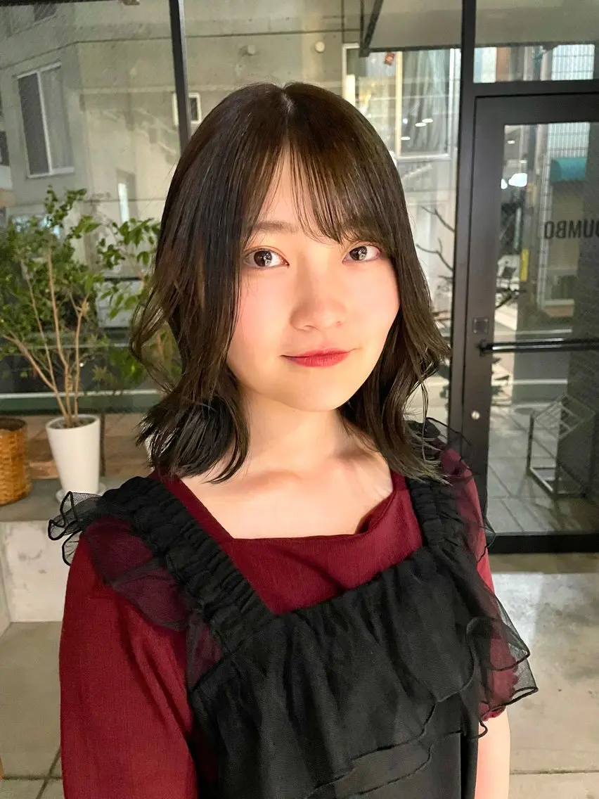 ミディアム カラー ベージュカラー オリーブベージュ ユウナ🎀レイヤー/ 暖色カラーのヘアスタイル