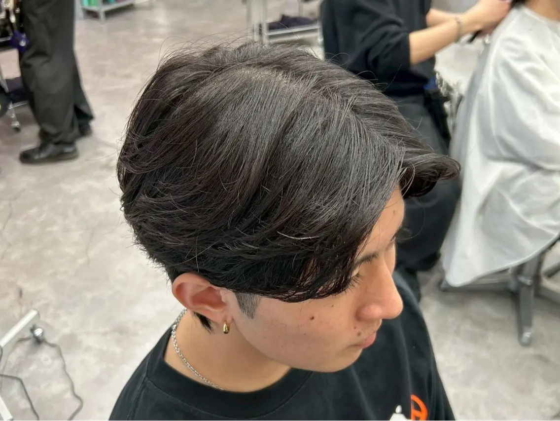 メンズ メンズ毛流れパーマ ブリーチSHIONのヘアスタイル