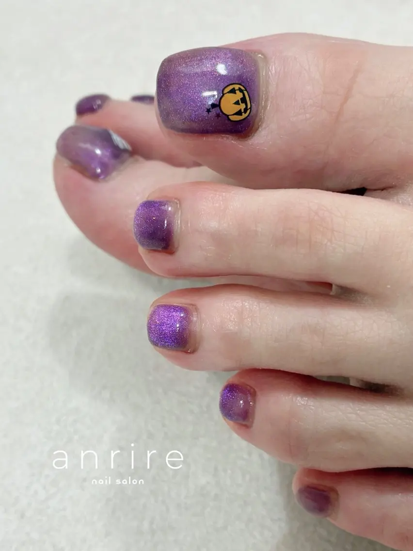 ネイル フットネイル ハロウィン キラキラネイル マグネットネイル パープル nailsalon anrireのネイルデザイン