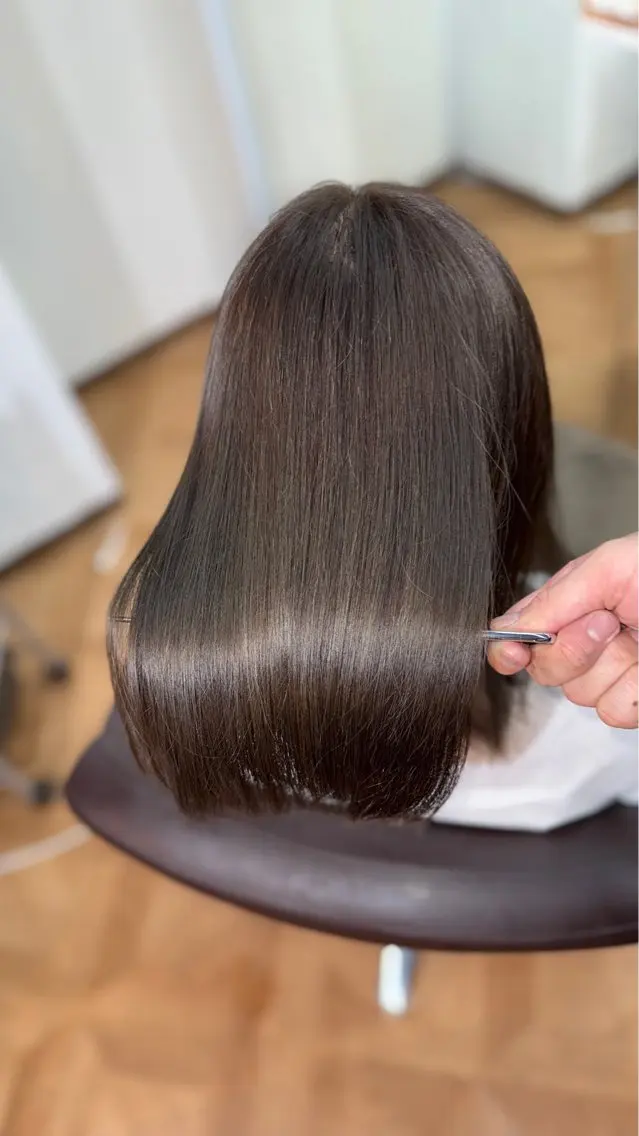 セミロング アッシュ 髪質改善カラー メテオ 晟之介のヘアスタイル