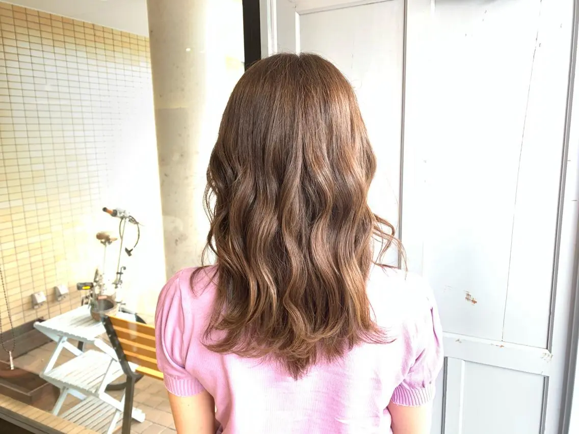 ロング カラー ベージュカラー ヘアカラー トリートメント ツキダテ ユイのヘアスタイル