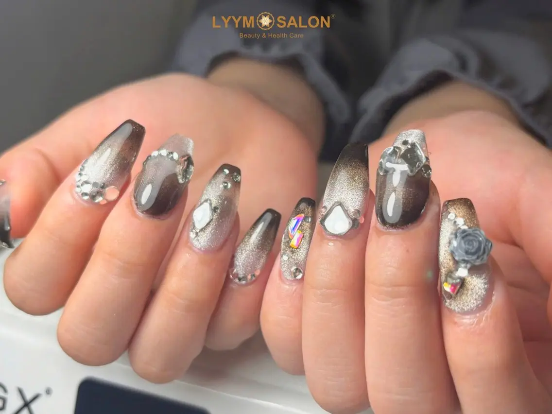 ネイル アートネイル マグネットネイル ストーンネイル LYYM Salon Miraのネイルデザイン