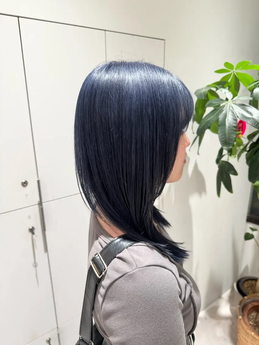 ミディアム カラー ネイビーカラー ヘアカラー トリートメント ハイトーン/ブリーチ /ボブ特化/SOMAのヘアスタイル