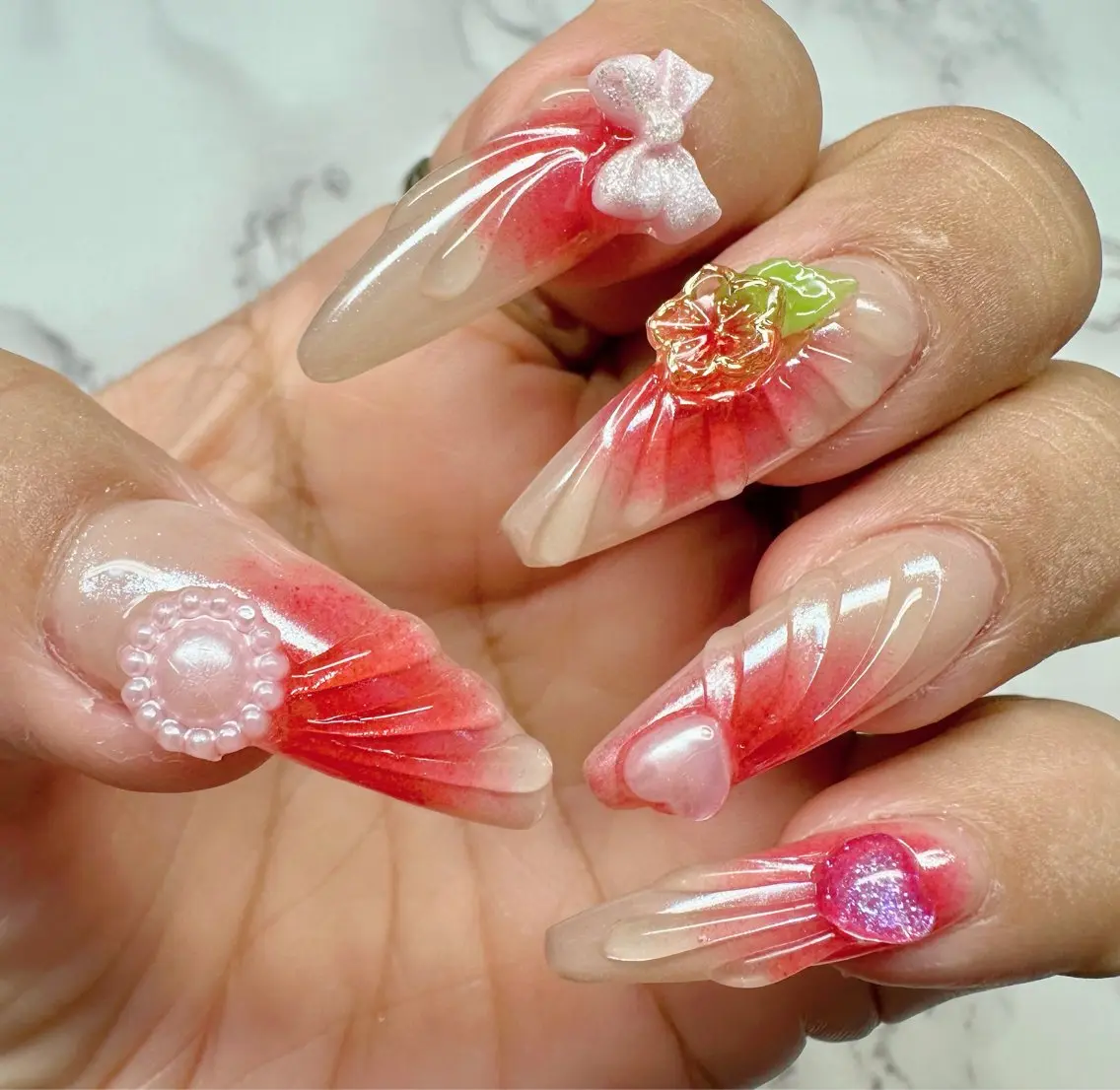 ネイル チークネイル キラキラネイル ラメ(グリッター) マグネットネイル ミラーネイル Mai’s nailのネイルデザイン