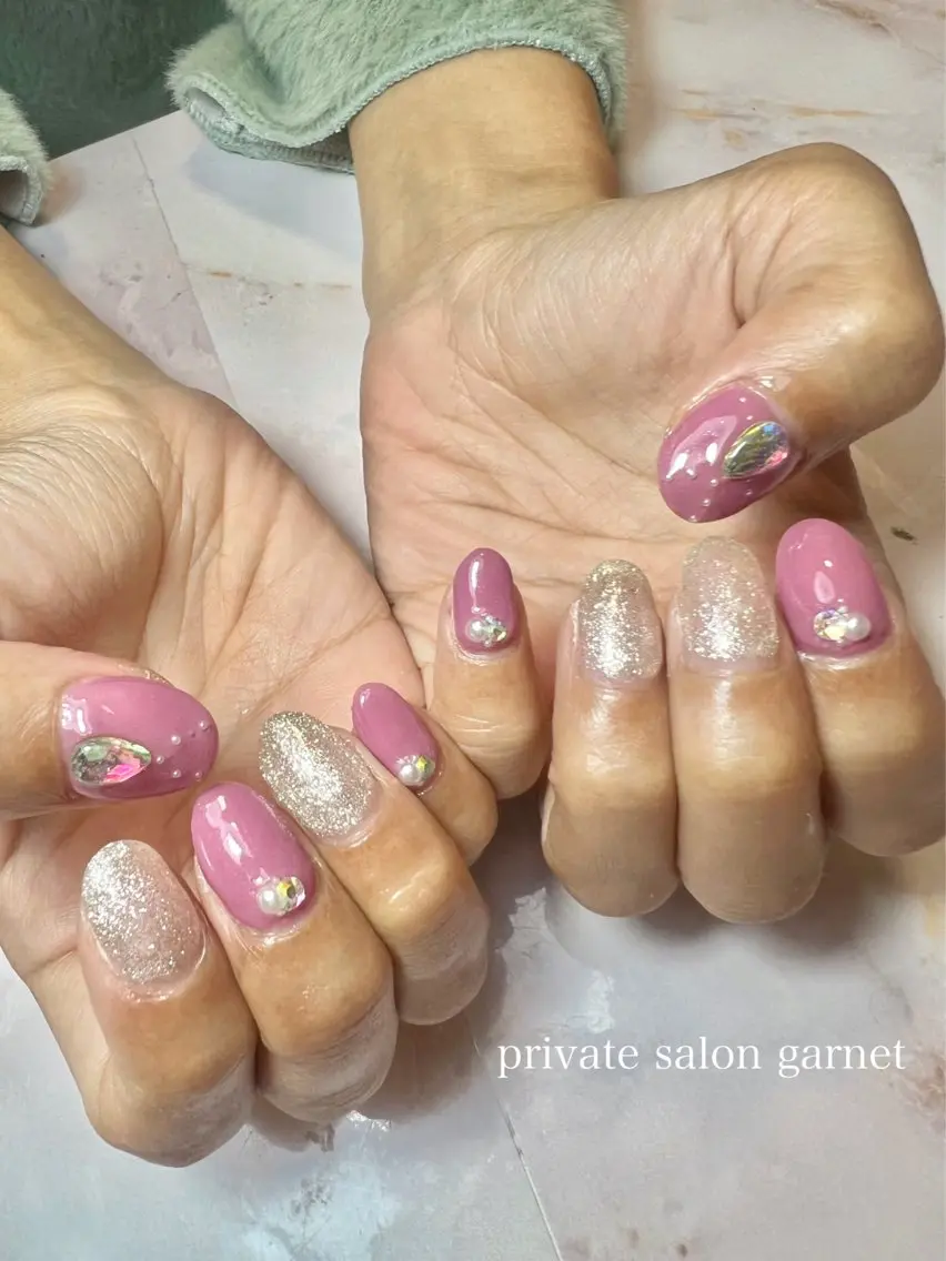 ネイル キラキラネイル ワンカラーネイル ストーンネイル Garnet nailのネイルデザイン