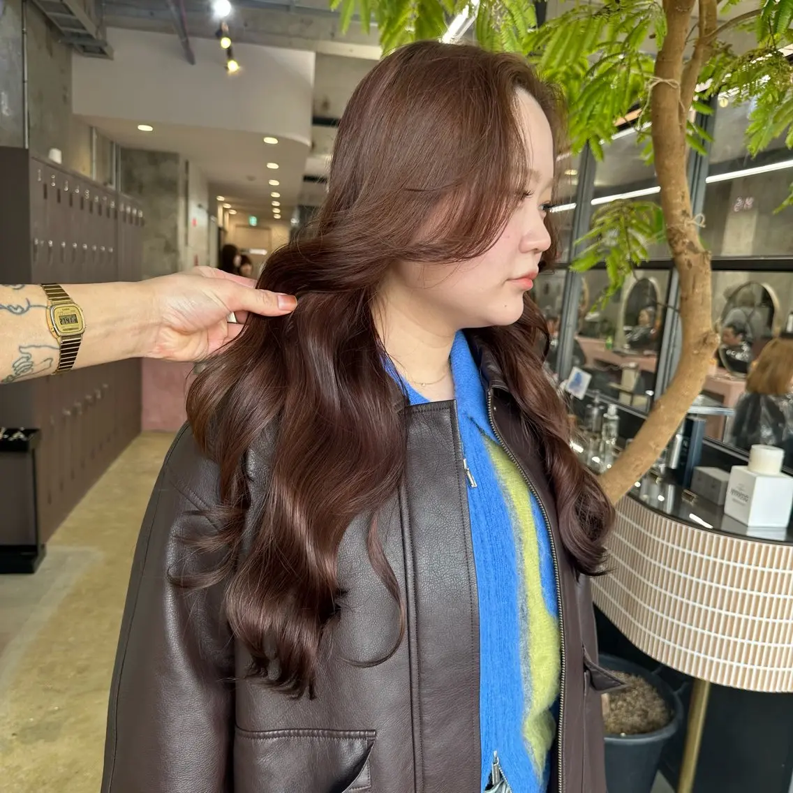 ロング カラー 黒髪 ブリーチ ブラウンカラー ダブルカラー ブリーチなしカラー カット ヘアカラー トリートメント 岡本康平/ボブ/ブリ ーチ/酸性ストレートのヘアスタイル