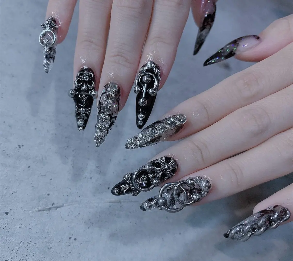 ネイル フレンチネイル ジェルネイル ガラスフレンチ ハロウィン ハート H.baby Nail Salonのネイルデザイン