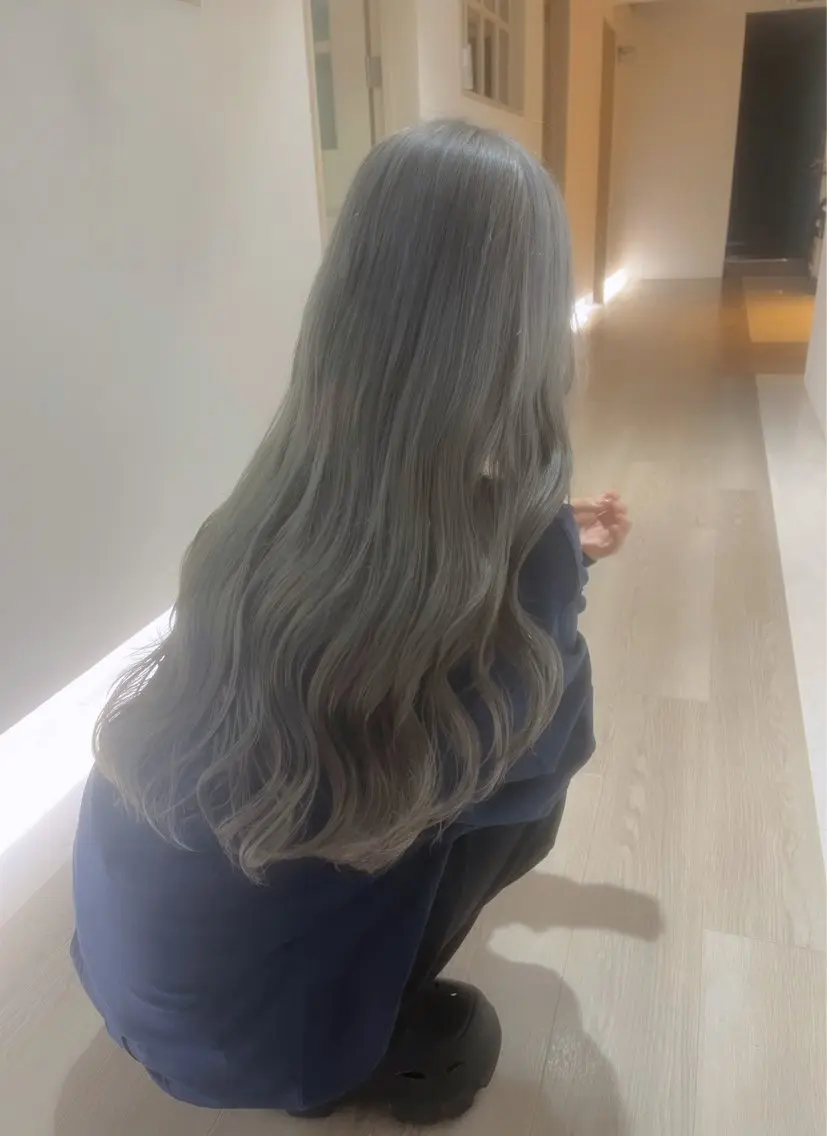 カラー ニトウ レイナのヘアスタイル