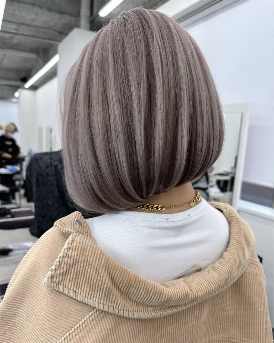 ショート アッシュ アッシュグレー アッシュグレージュ ボブ ハイライト 佐藤 まいらのヘアスタイル
