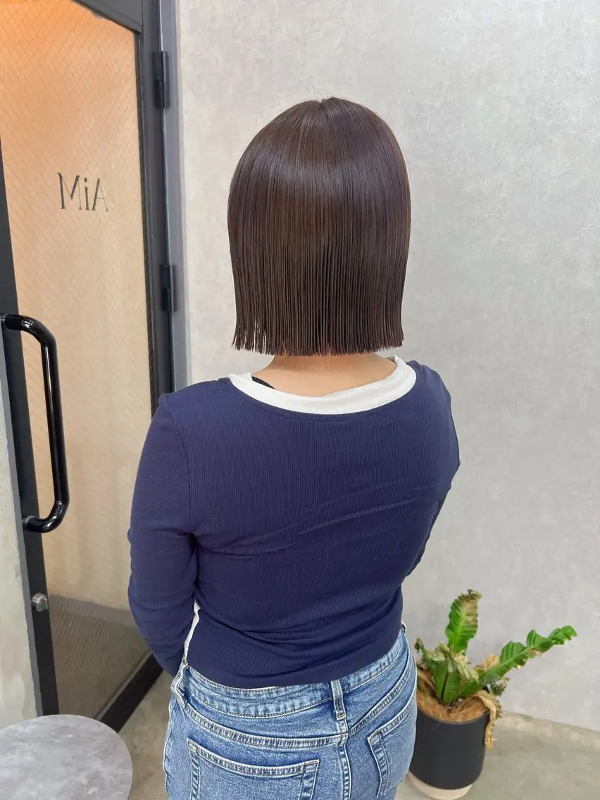 ショート カラー ベージュカラー ブリーチ ケアブリーチ グレージュ ハイトーンカラー YUI ハイトーンカラーのヘアスタイル